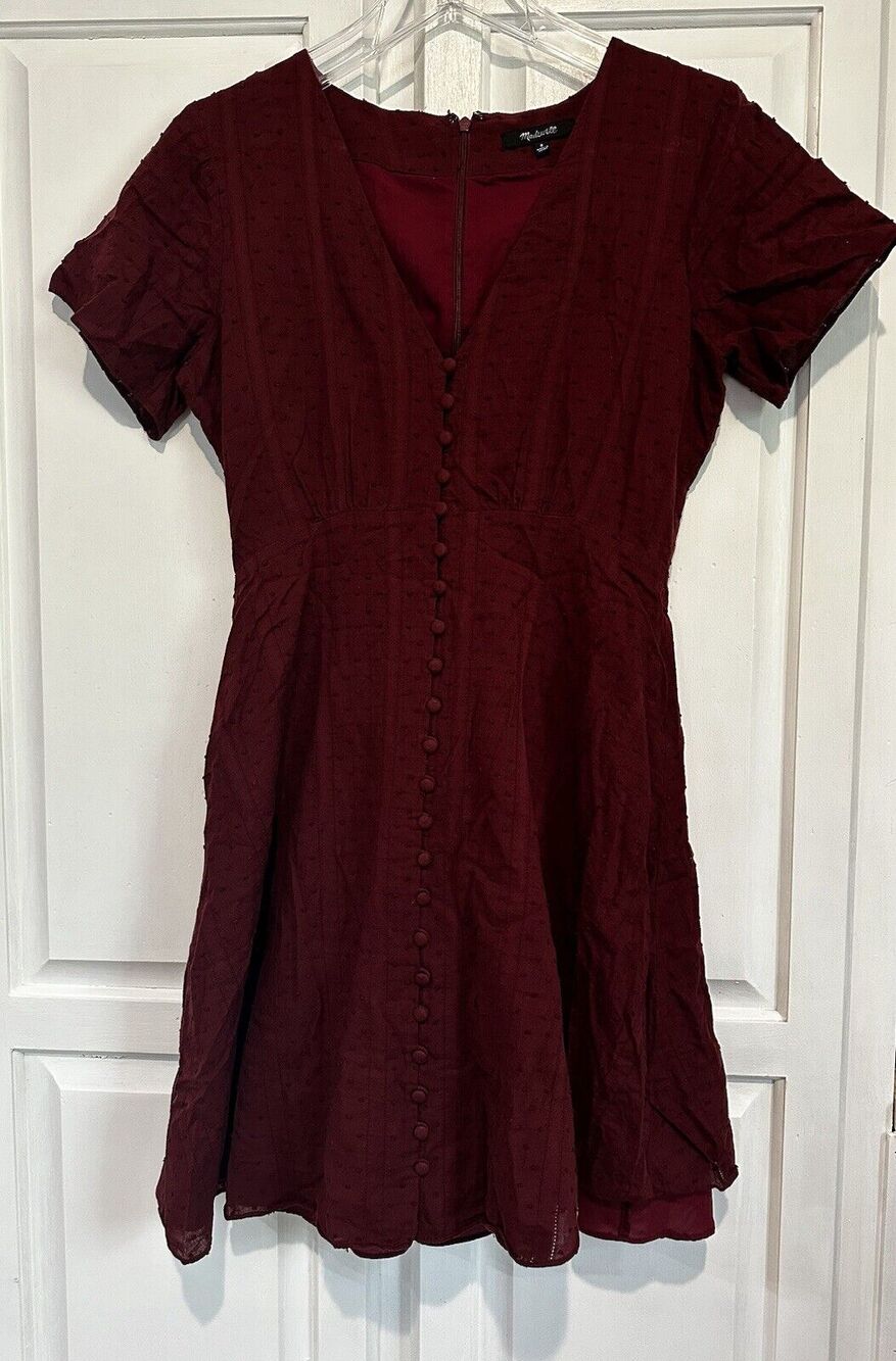 Madewell Dusty Burgundy V-Neck Button Front Swing Dress in Swiss Dot Size 0
